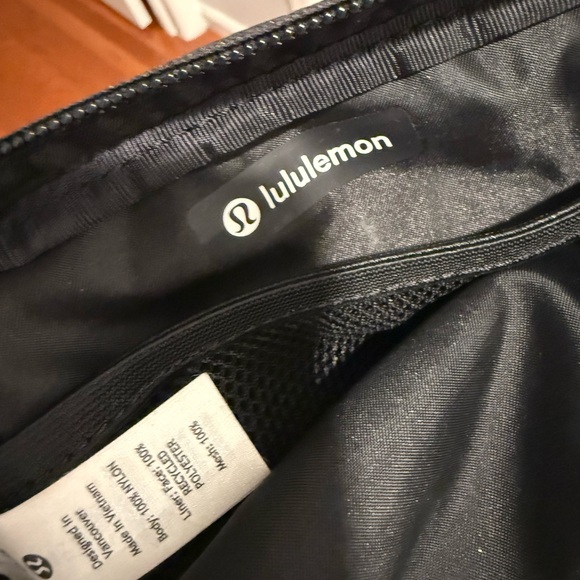 Lulu Lemon Belt Bag - Picture 3 of 3